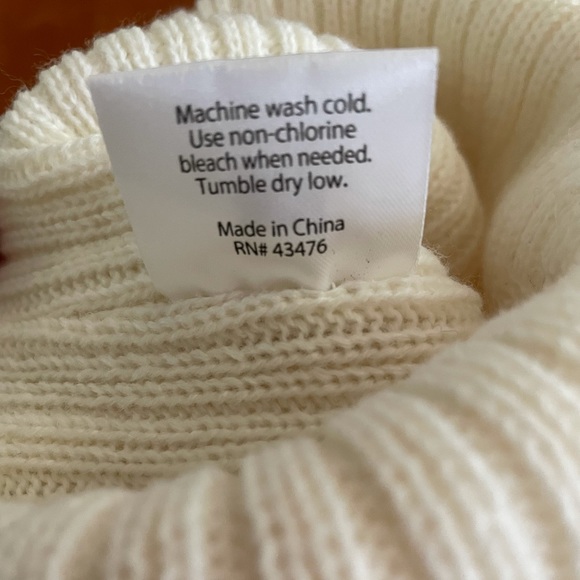 Clear Creek Classic Rib-knit Cuffed White Beanie - Picture 4 of 5